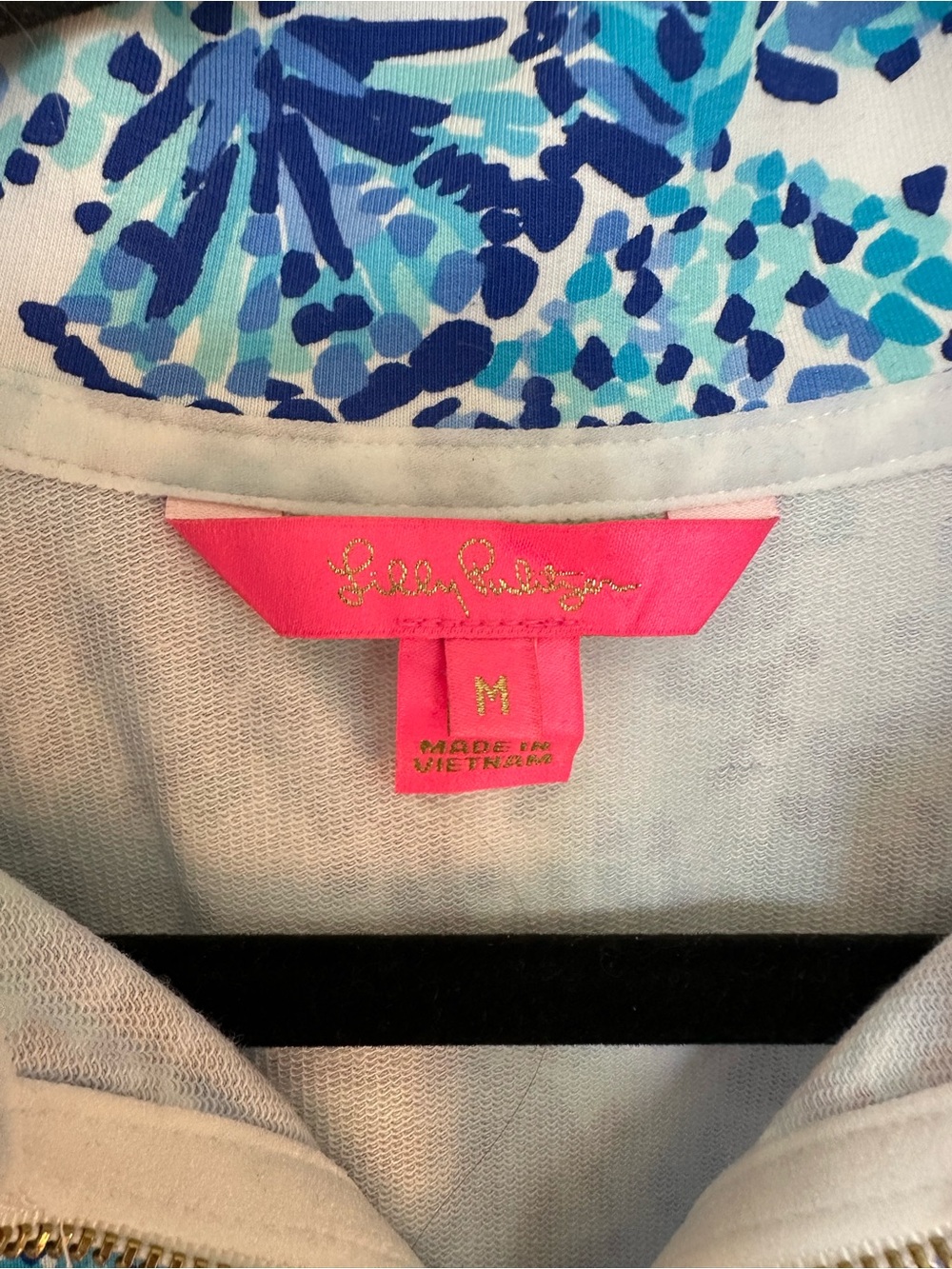 Lilly Pulitzer UPF 50+ Skipper Popover Shell Me You Love Me in Turquoise Oasis M - Picture 3 of 3